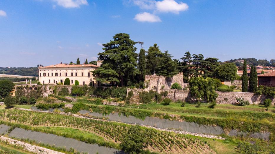 Castello di Bornato Castello / Torre