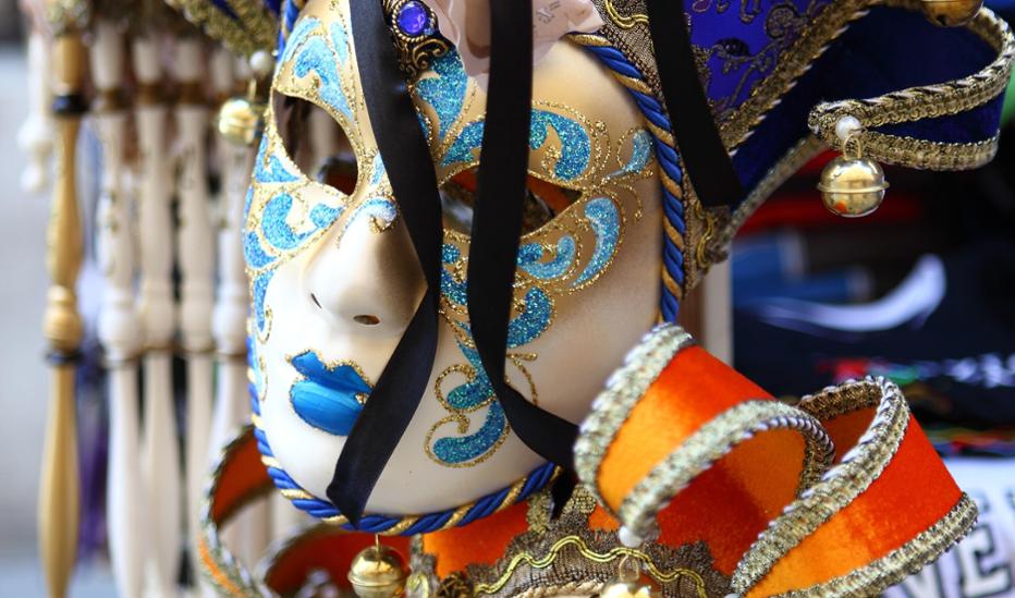 Carnevale con le maschere luminose